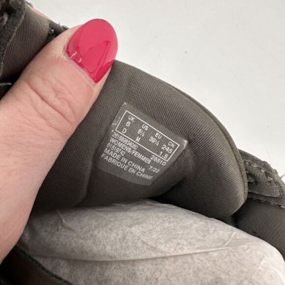 NIB Clarks Cloudsteppers Adella Bend Women's Ankle Bootie Dark Olive Size 8.5 - Picture 8 of 9